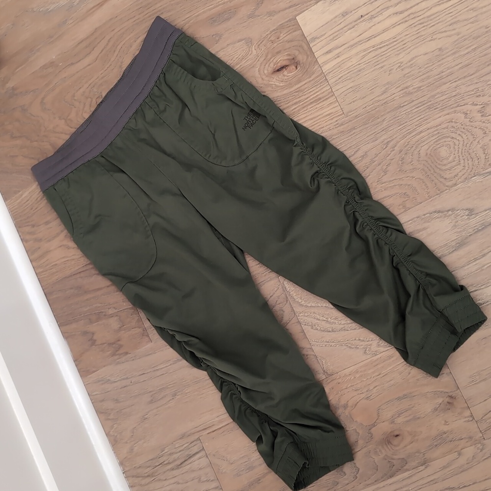 The North Face elastic waist hiking athletic capri pants women's size Sm